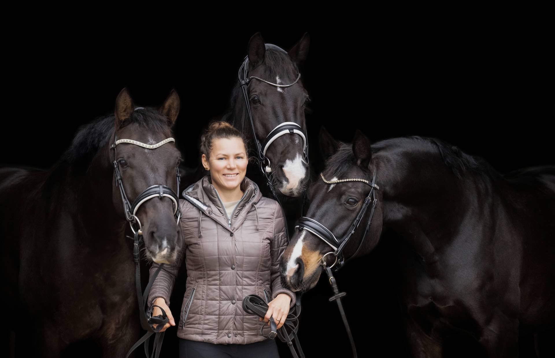 Porträt Birte Heinsen mit Pferd